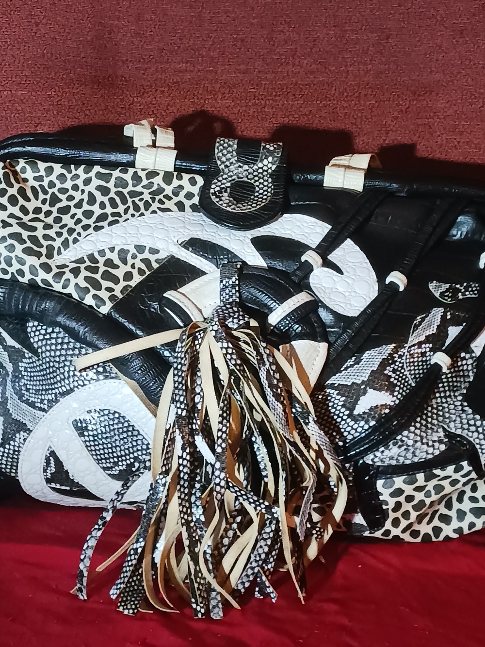 Black & White Textured Tassel Frame Handbag - Picture 4 of 4